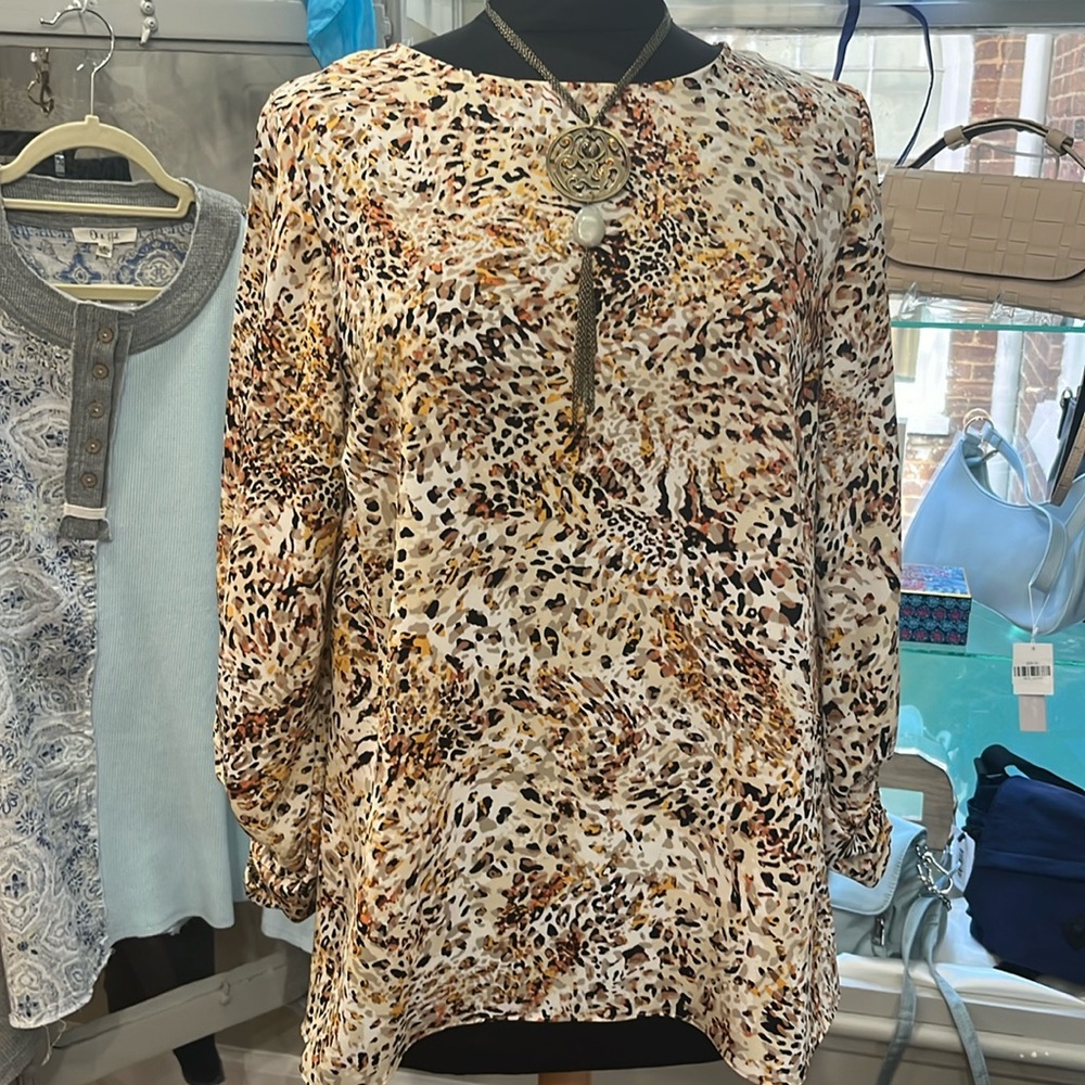 NWT Spin Blouse. 3/4 length sleeve animal print.